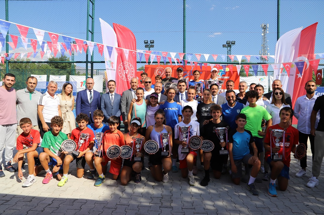 Uluslararası Tenis Europe 14 Yaş ve altı Ergan Cup Turnuvasının kapanış ve ödül töreni yapıldı.