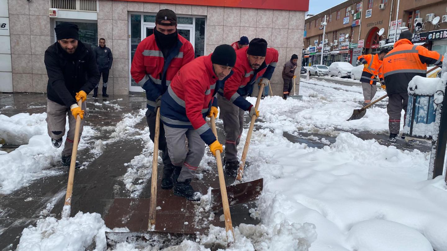 Karla mücadele çalışmaları aralıksız devam ediyor