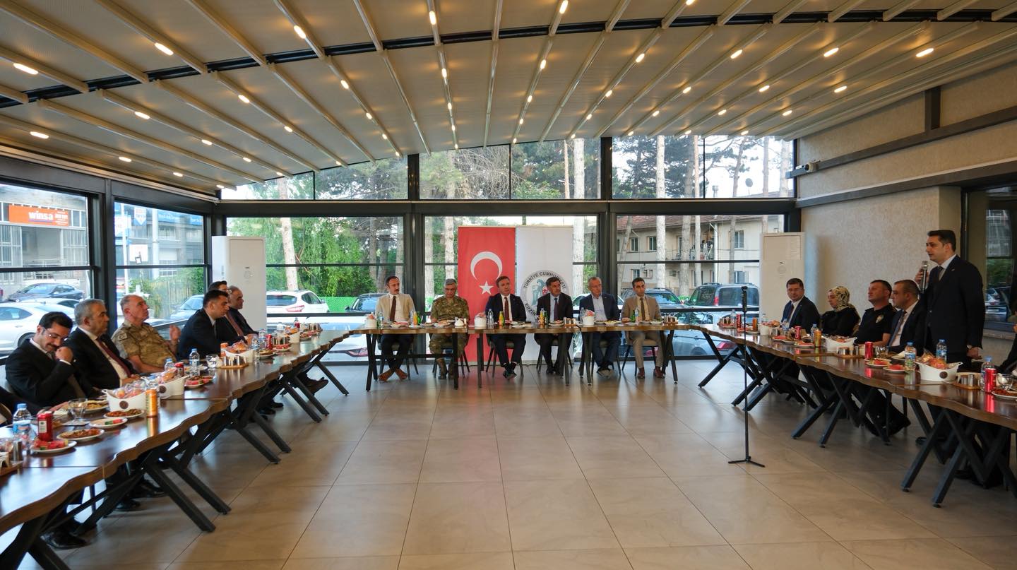 İlimizden ayrılacak olan mülki idare amirleri için veda programı düzenlendi