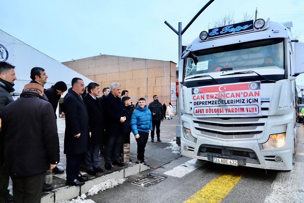 69. Yardım Tırı Can Erzincan'dan Deprem Bölgesine Doğru Yola Çıktı