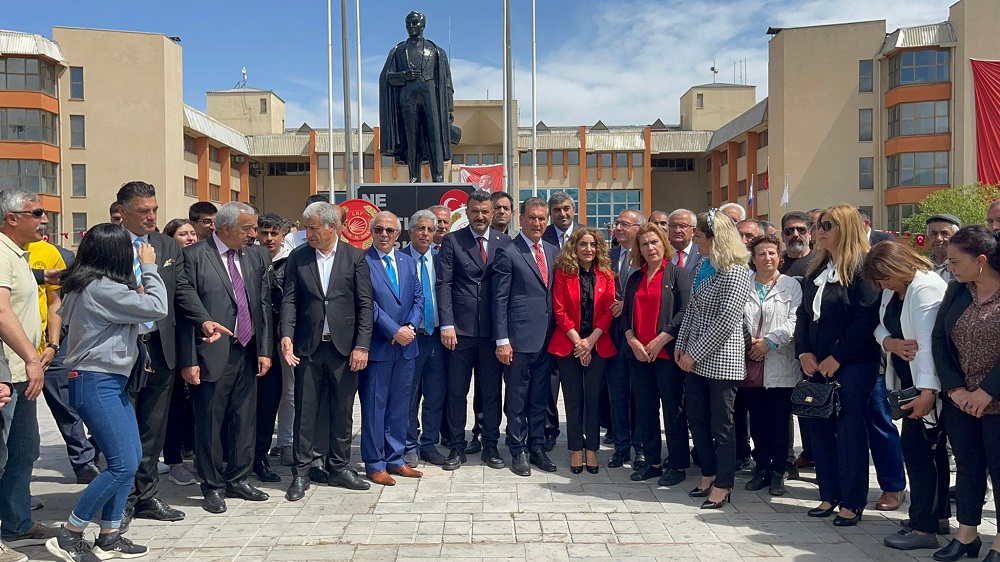 CHP Erzincan Milletvekili Mustafa Sarıgül: 19 Mayıs demek cesaretli ve inançlı olmak demektir.