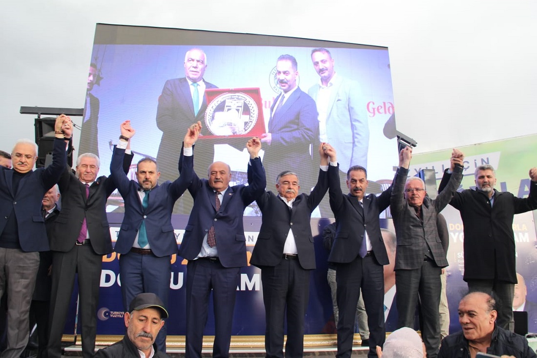 AK Parti Grup Başkanı İsmet Yılmaz, seçim çalışmaları için Erzincan’a geldi.