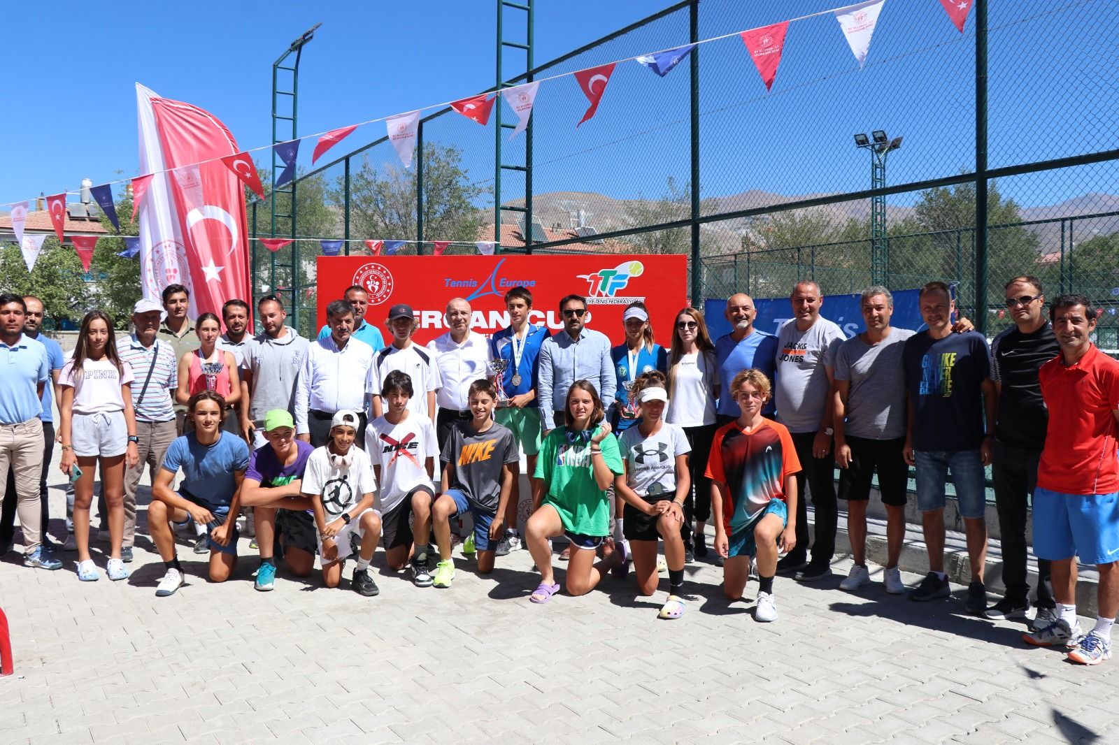 Uluslararası Erzincan Ergan Cup (Tennis Europe) Tenis Turnuvası yapıldı.