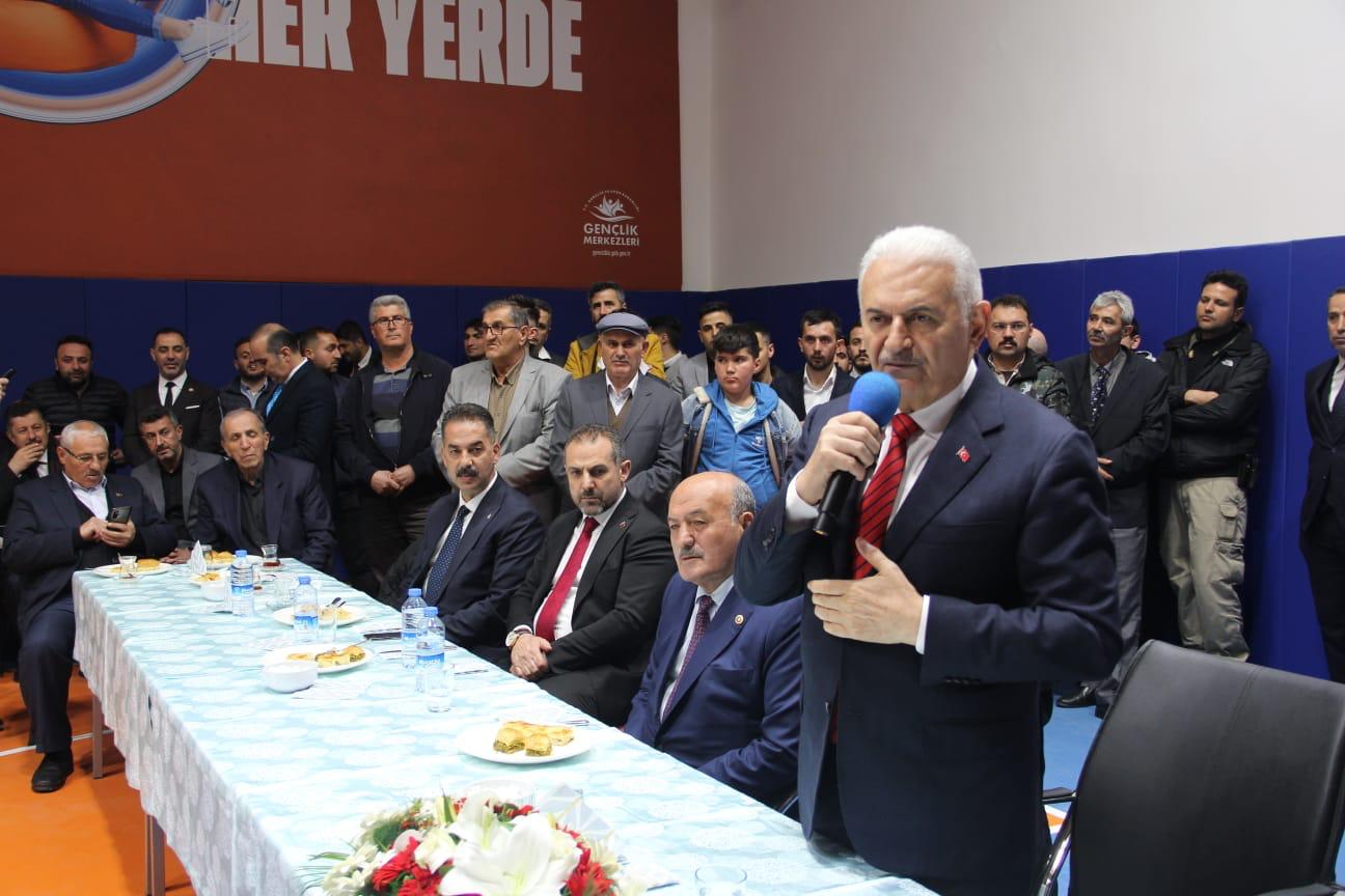 Binali Yıldırım Refahiye'de Bayramlaşma Programına katıldı 