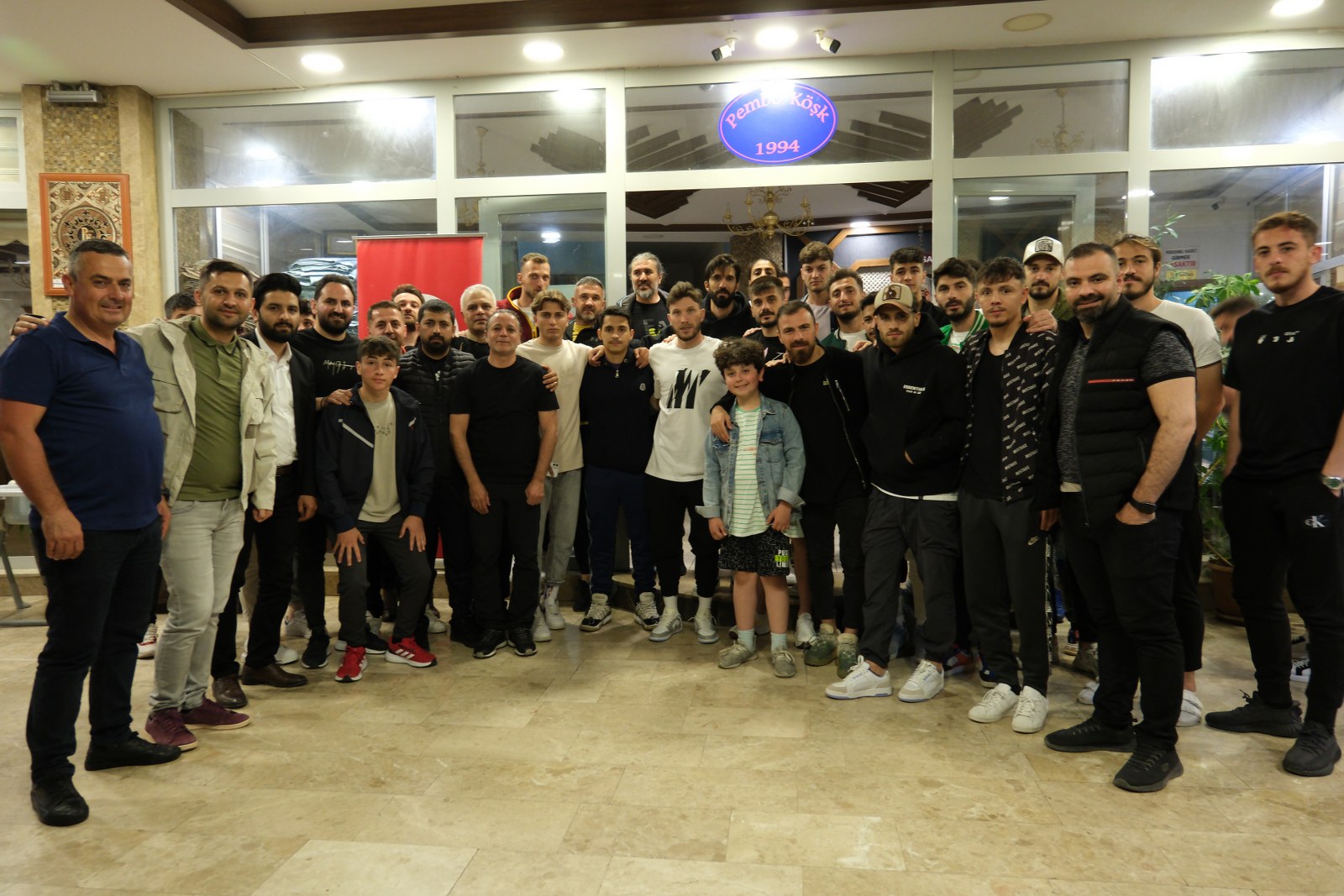 Erokspor maçı öncesi Anagold 24Erzincanspor yemekte buluştu