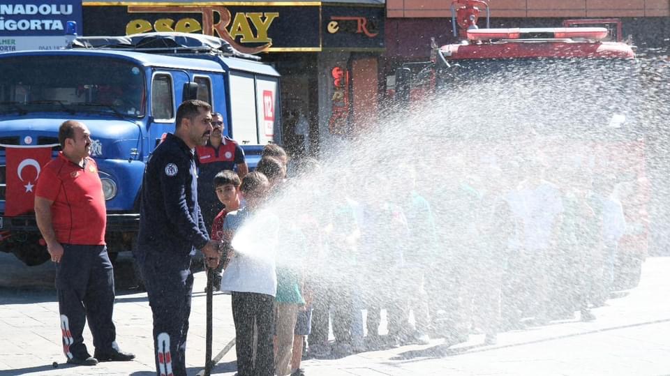 İtfaiye Haftası Etkinlikleri Dörtyol Kızılay Meydanı'nda Gerçekleştiriliyor.