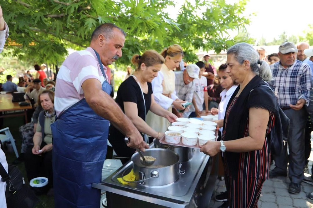 Aşure programları yoğun katımlarla gerçekleşti