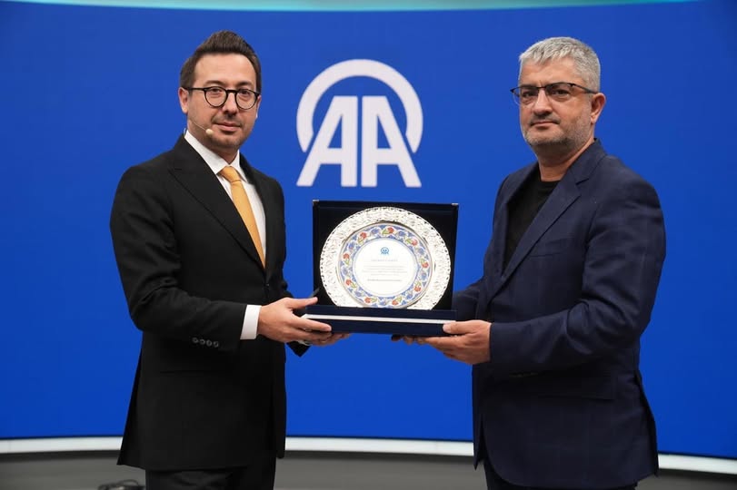 Barış Yalçınkaya’ya Anadolu Ajansı’ndan plaket