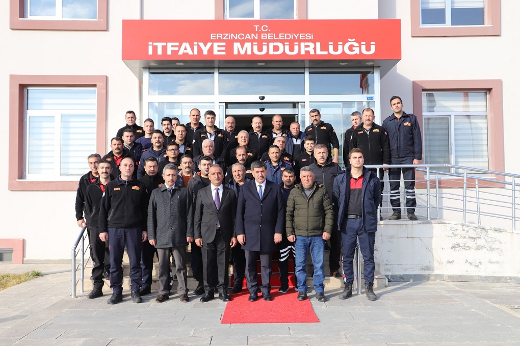 Belediye Başkanı Bekir Aksun İtfaiye Müdürlüğü çalışanları ile bir araya geldi.